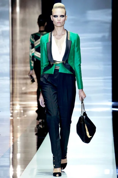 Look 3